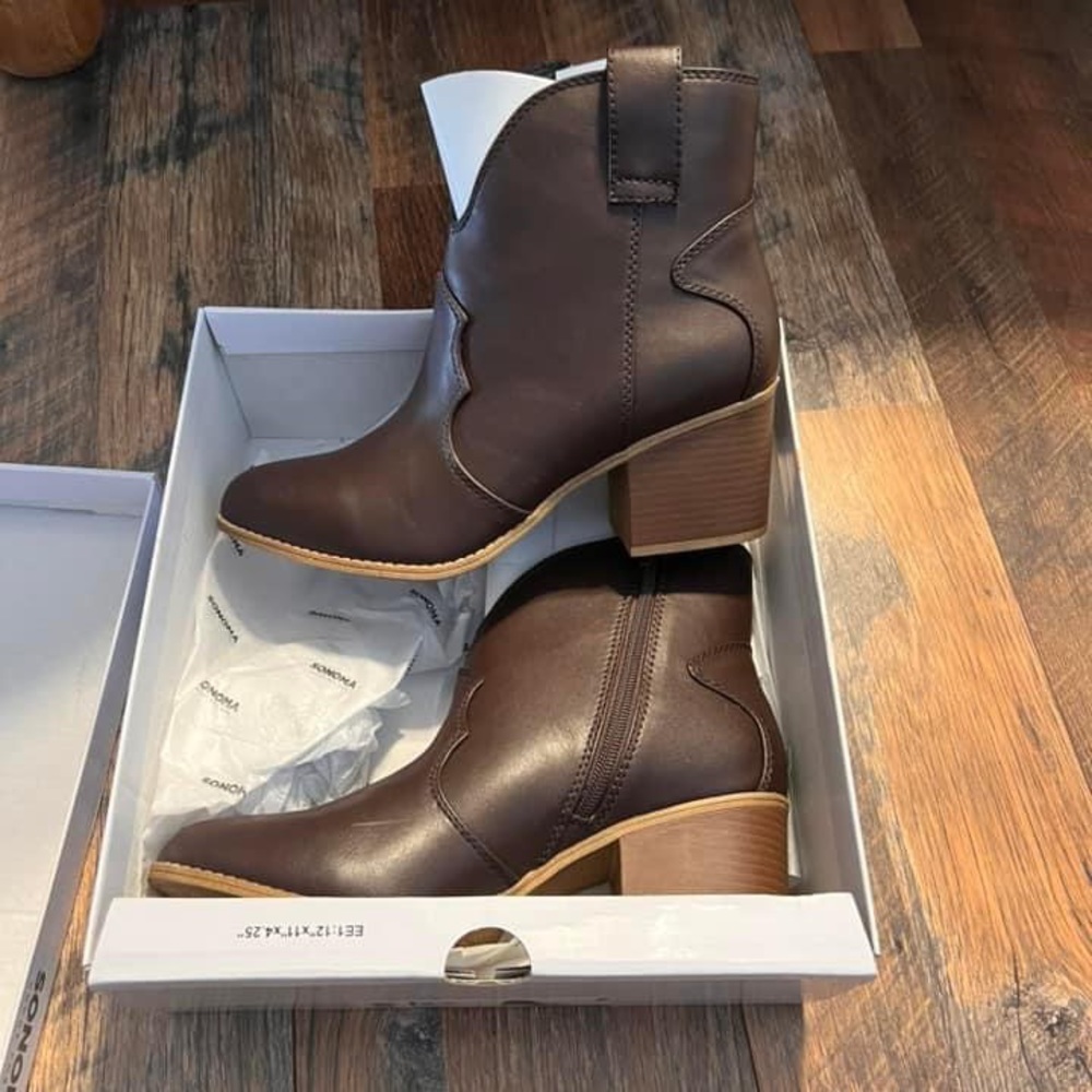 Size 9.5 Sonoma ankle boots
Brand new
